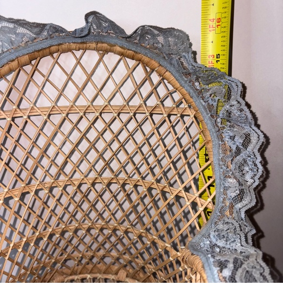 Vintage Doll/Bear Wicker Peacock Chair/ Plant Stand Holder Blue Pink Lace Trim - Picture 9 of 10